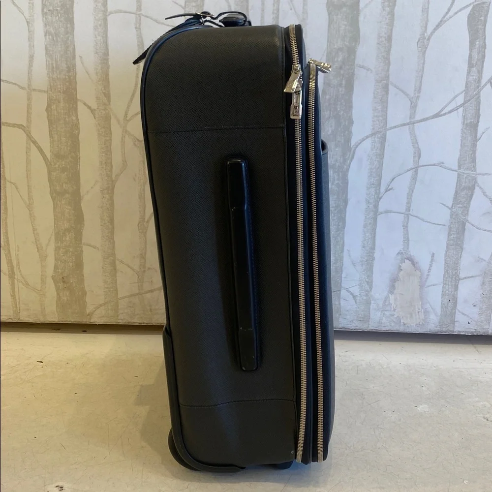 Louis Vuitton Taiga Pegasus Legere Business Carry Noir Bag Suitcase Black
